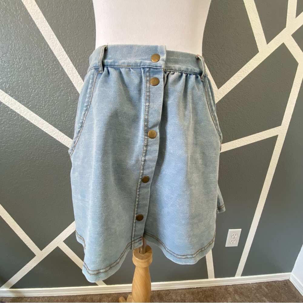 Bullhead Denim Co. Faded denim look, size 28, like new condition